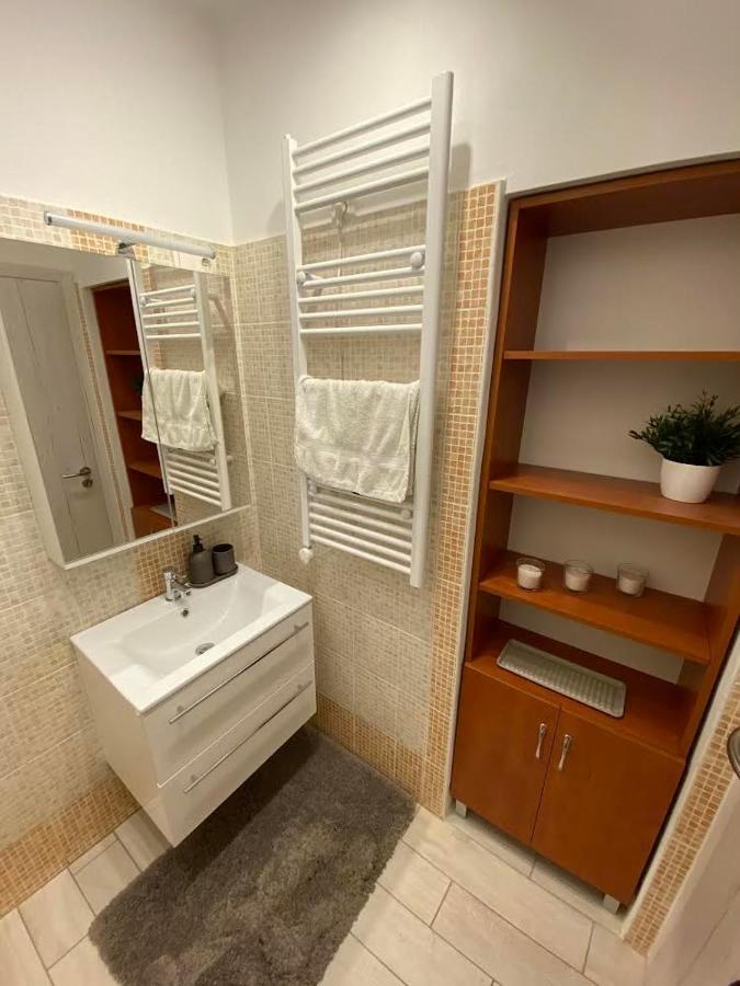 Chill Apartman Miskolc Bagian luar foto